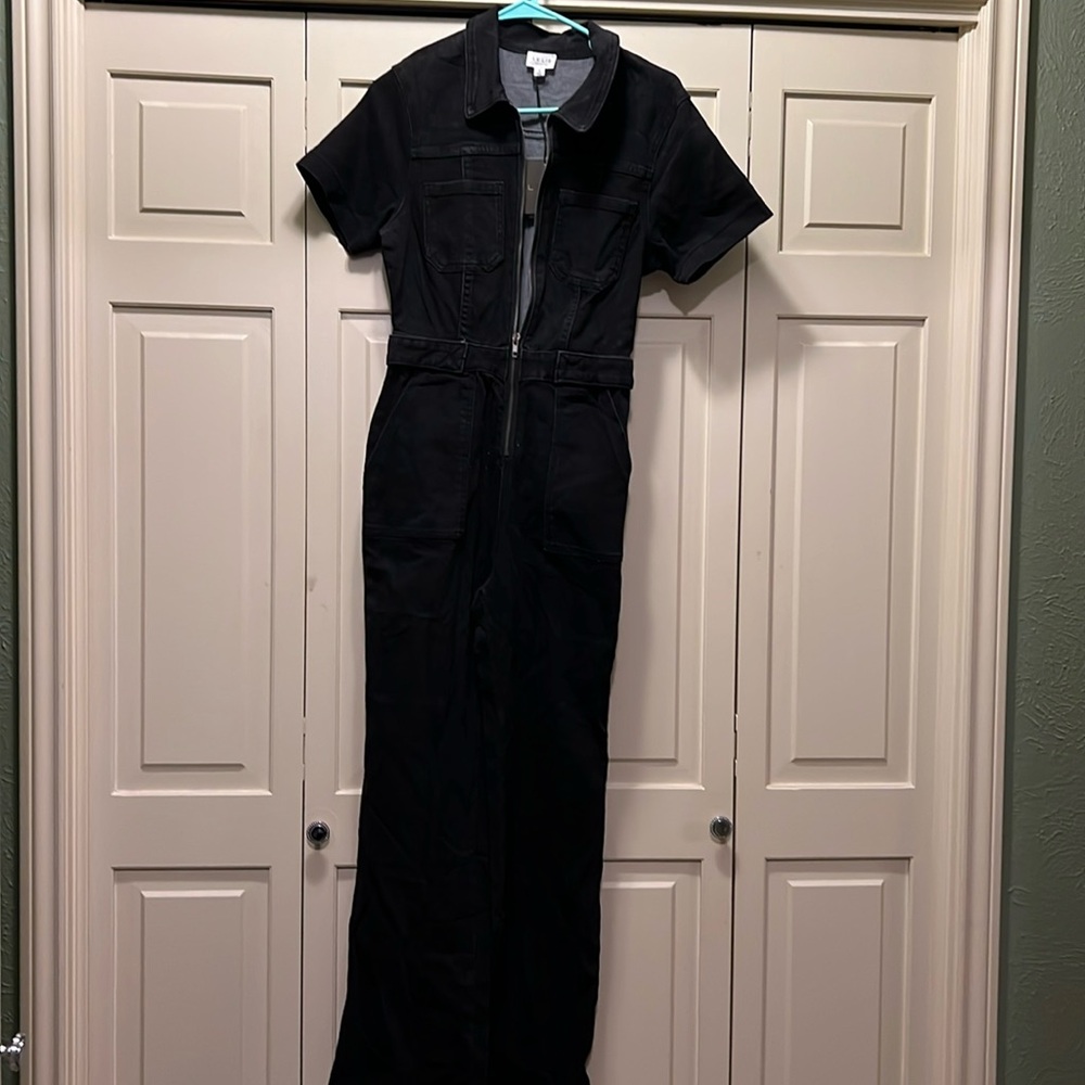 Brand LE LIS size small jumper